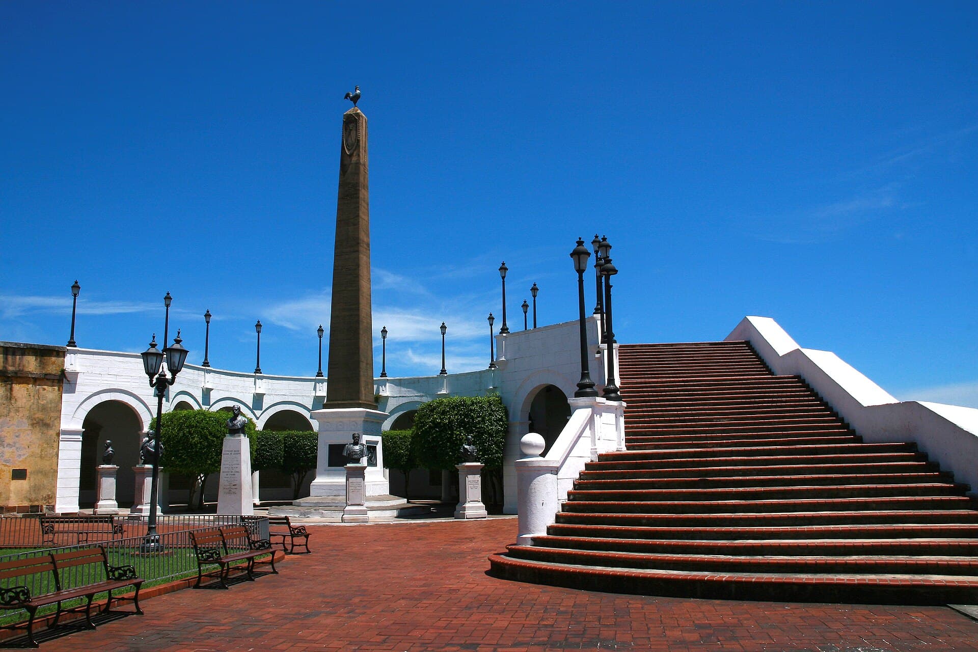 Plaza de Francia y Las Bóvedas